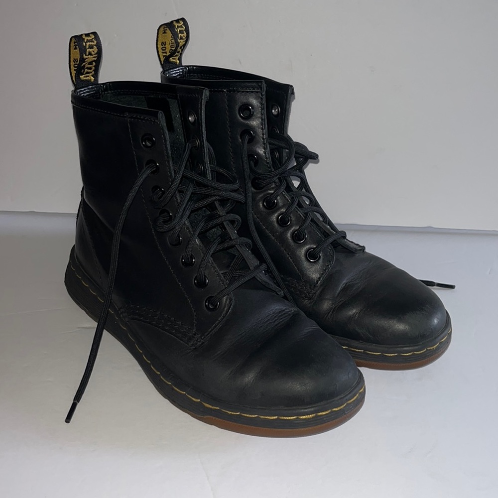 Dr. Martens 8-Eye Lightweight Leather Boot Womens Size 6.5-7